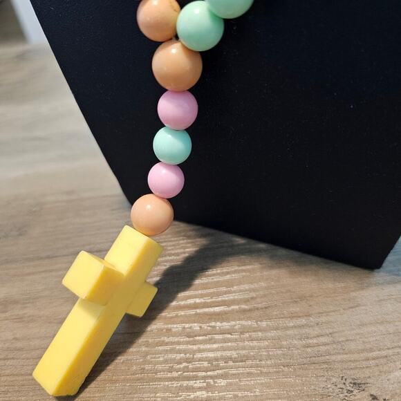 Vintage Silicone Rosary Beaded Pastel Yellow Chunky Cross Religious Necklace - Picture 6 of 8